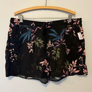NWT Reitmans Floral Black Women's sz 16 Shorts